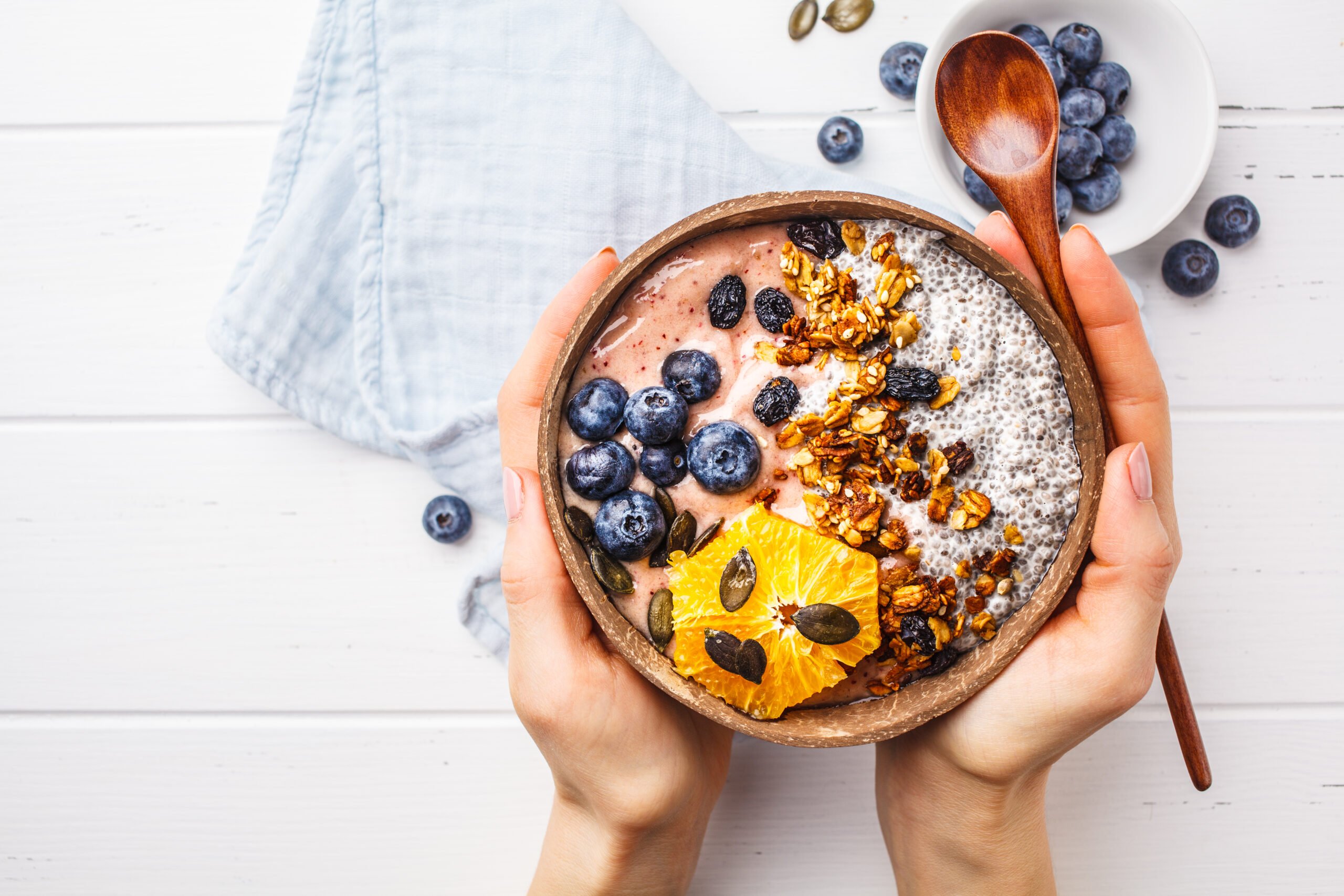 breakfast smoothie bowl with chia pudding, berries and granola i