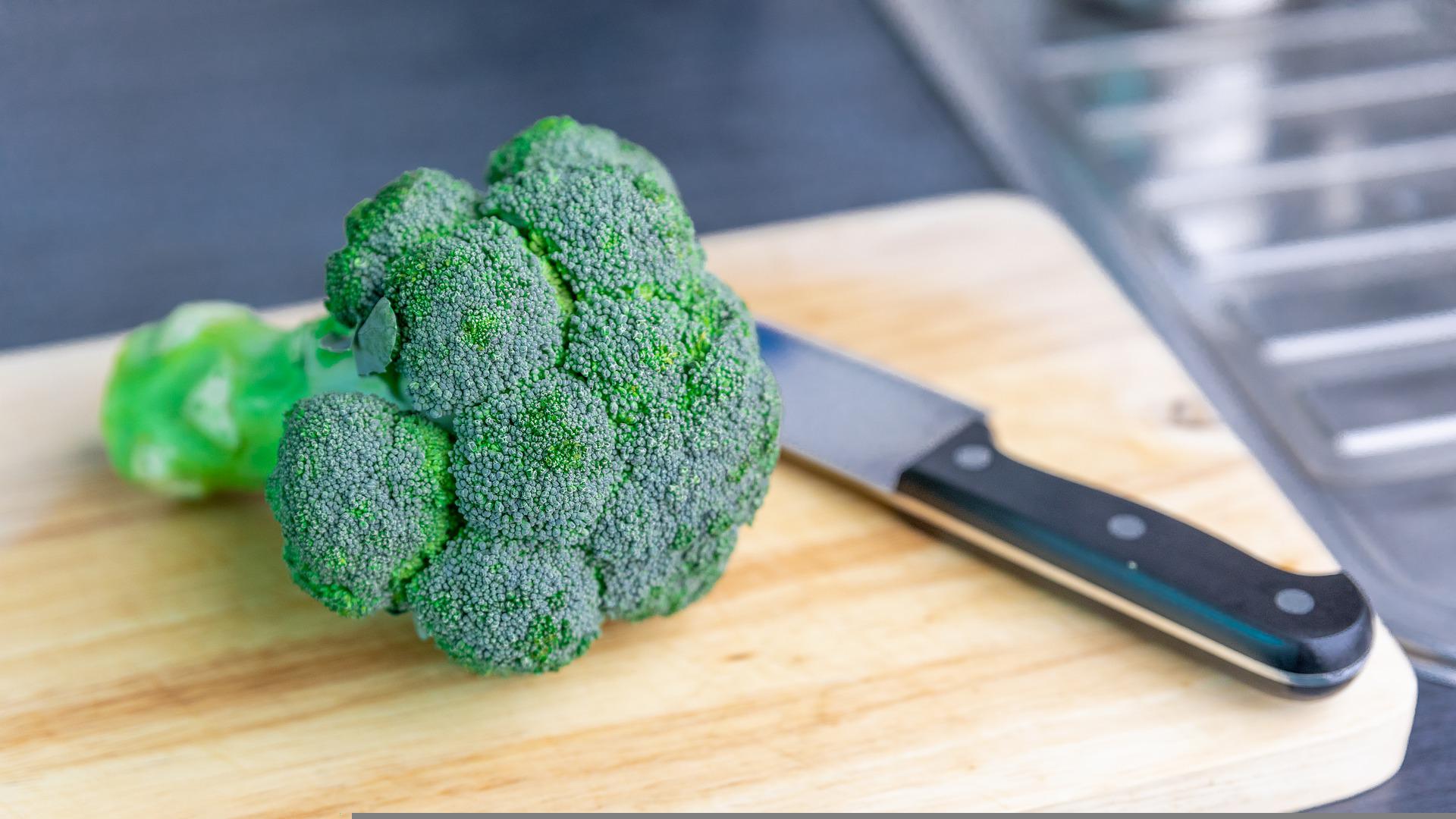 broccoli on wooden chopping board