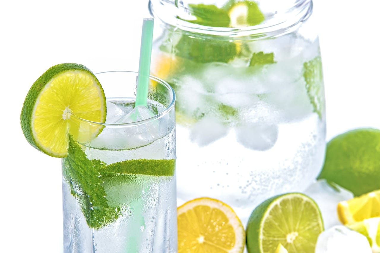 water_in_glass_with_lemons_limes