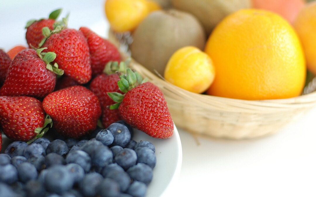 fruit_high_in_vitamin_c_in_bowls_on_table