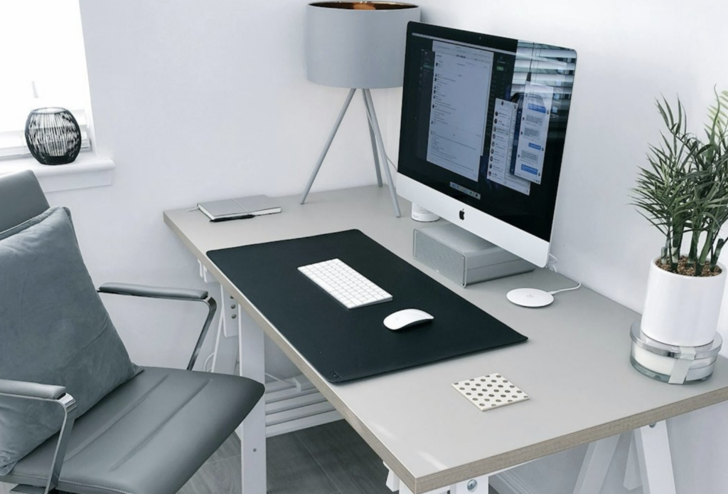 tidy_workspace_with_organized_desk