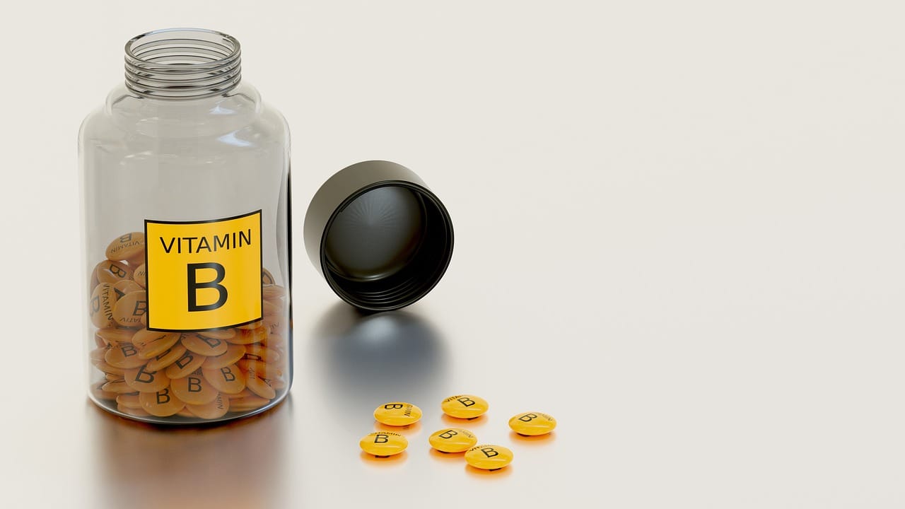 vitamin_b_bottle_with_pills