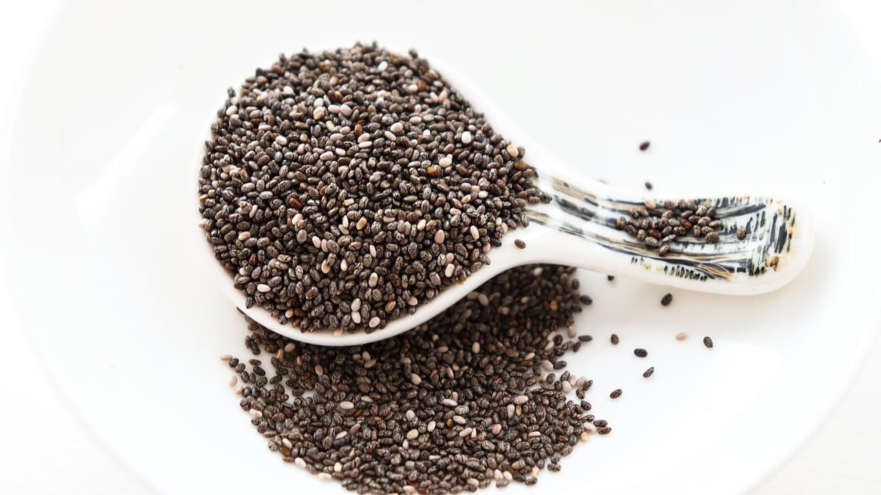 chia_seeds_on_white_spoon