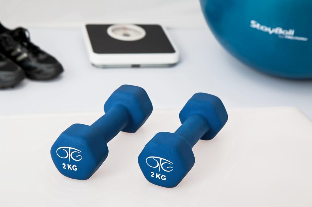strength training dum bells and weight scale